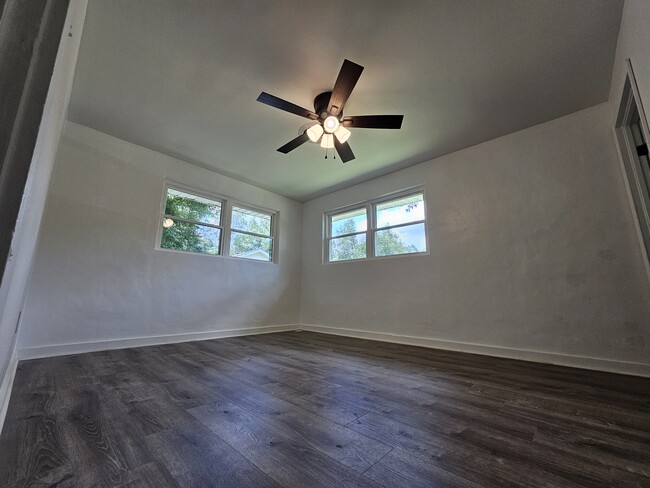 Building Photo - 1210 Barcelona Dr