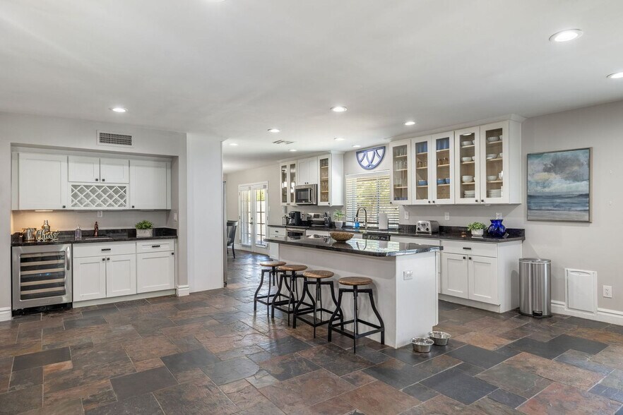 Building Photo - 5948 E Corrine Dr