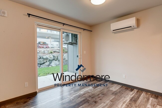 Building Photo - 3 Bedroom, 2 Bath Condo in Summerwind Community
