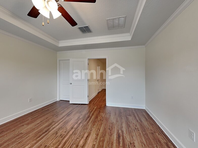 Building Photo - 919 Walden Pond Dr