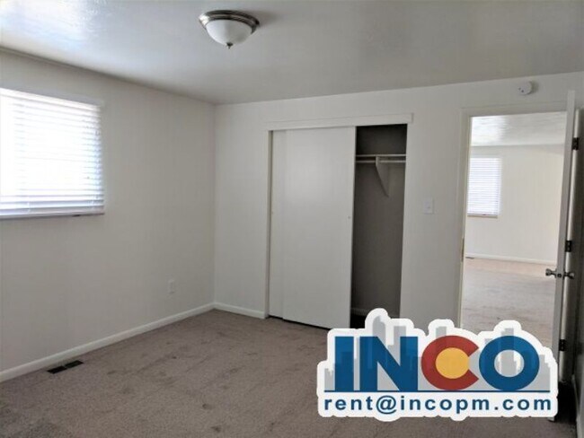 Building Photo - 3237 S Huron St