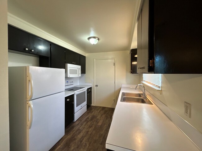 Building Photo - Newly Remodeled 3 Bedroom / 1 Bathroom hom...