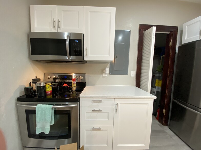 Kitchen view of pantry - 809 Acosta Street