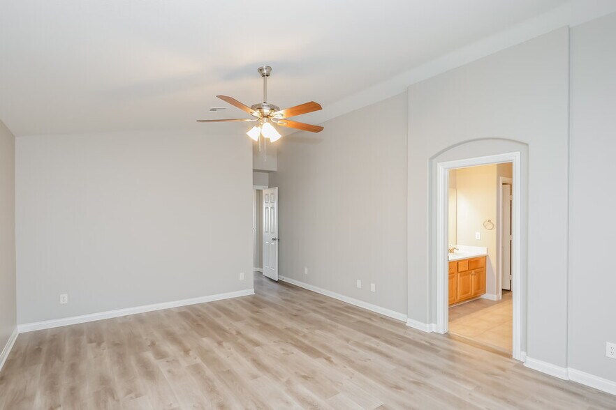 Building Photo - 8853 Red Fox Dr