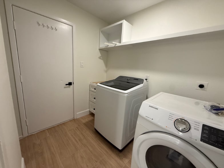 Building Photo - 1 Redberry Ct