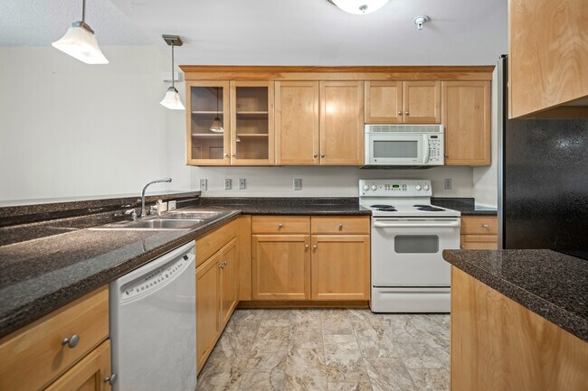Building Photo - 301 Beacon Ridge Dr