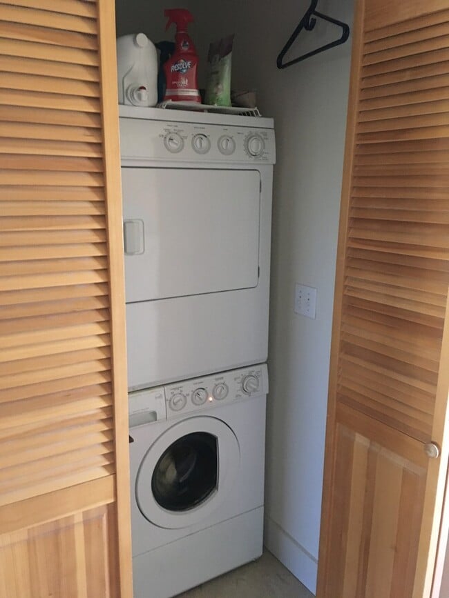 Building Photo - Furnished Condo in Pine Meadow Village