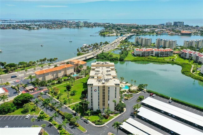 Building Photo - 7400 Sun Island Dr S