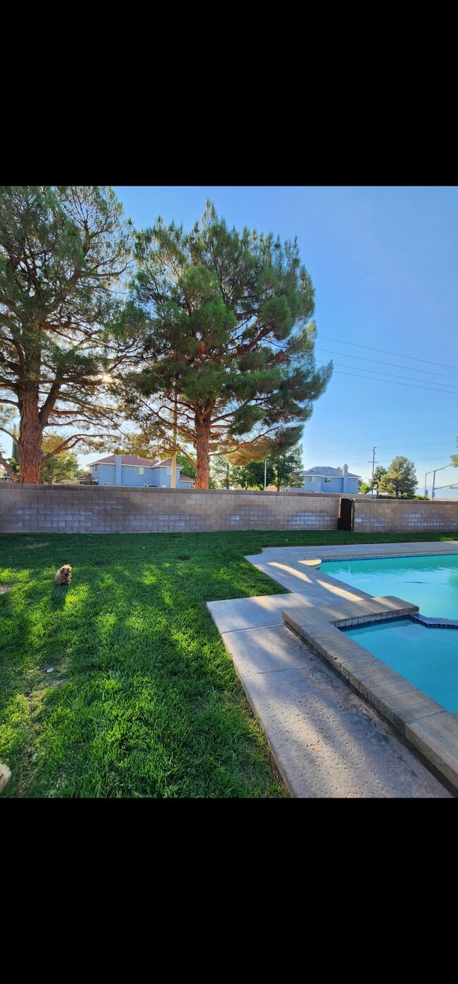 Building Photo - 44335 Sedona Way