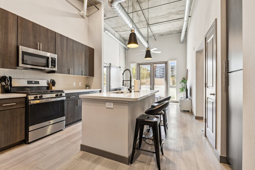 Building Photo - 400 N 2nd Ave