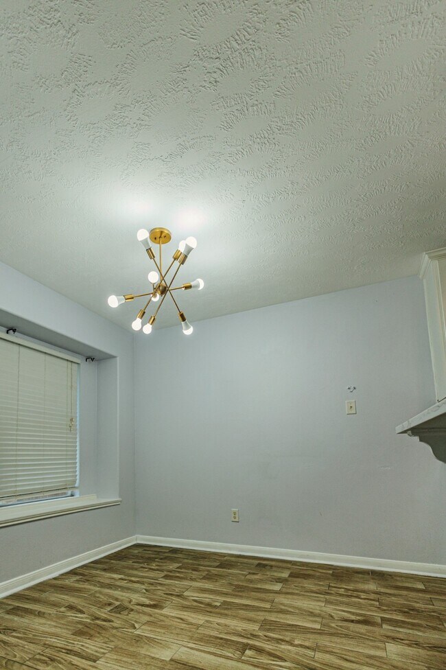 Building Photo - 19334 Strathmore Pl Ln