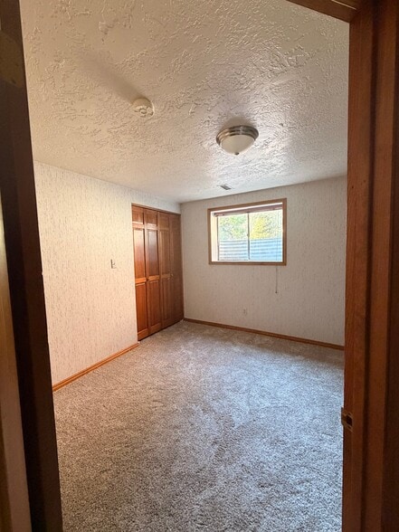 Building Photo - 486 Clover View Dr
