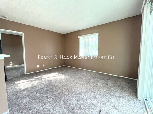 Building Photo - 2909 E 6th St