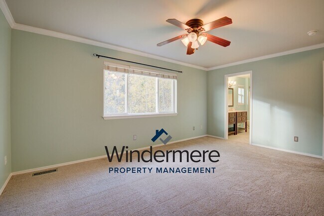 Building Photo - 1134 NW Redwing Dr