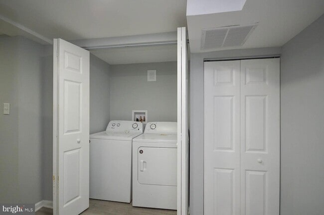 Building Photo - 46670 Midway Dr
