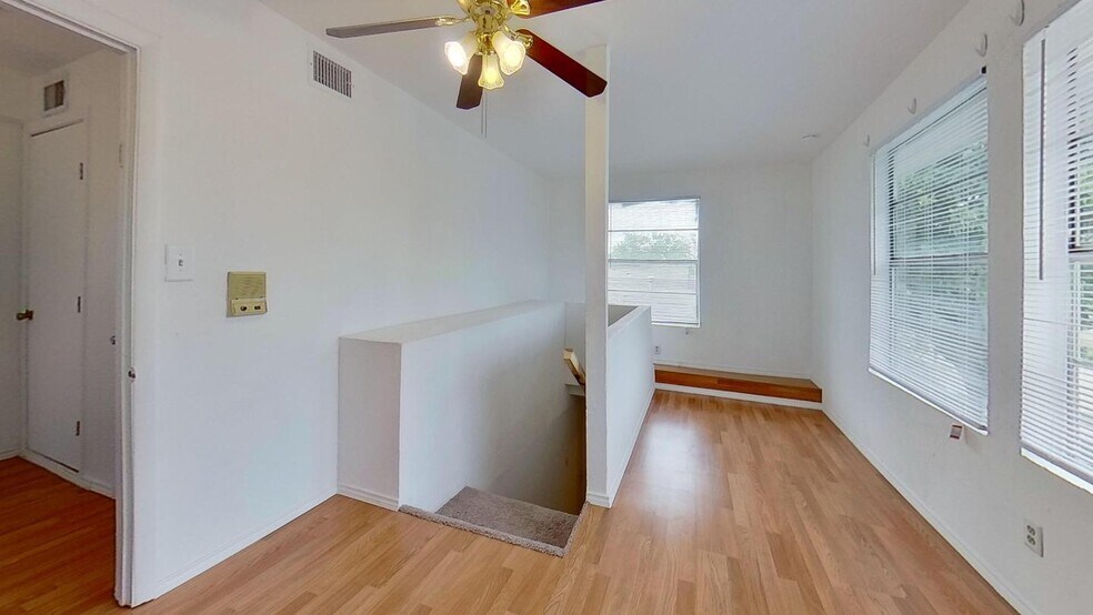 Building Photo - 3105 Selfridge Dr