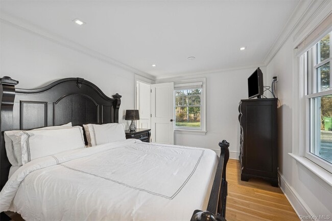 Building Photo - 30 Club Ln