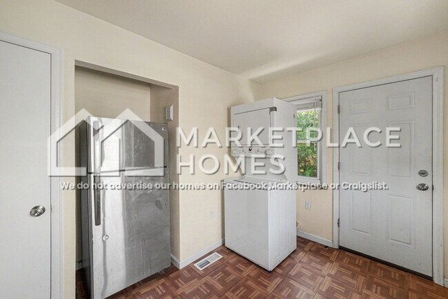 Building Photo - 3610 Oneida St