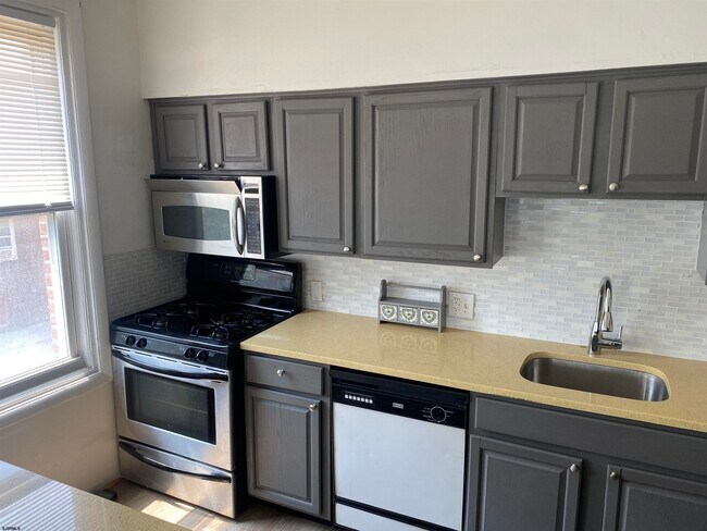 Building Photo - 3501 Ventnor Ave