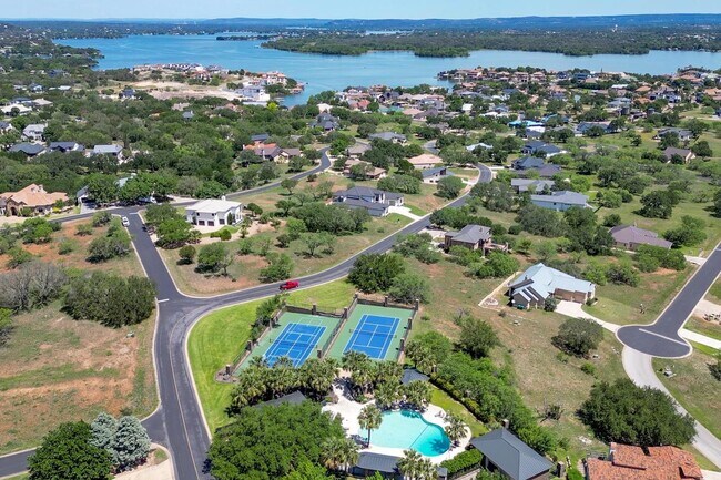 Building Photo - 3305 Close Call