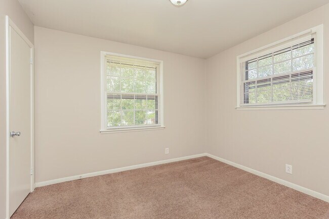 Building Photo - 3854 Valley Ridge Dr