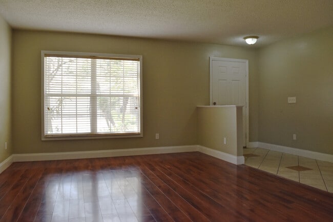 Building Photo - Avalon Park Pool Home - Gated Street - 7 B...