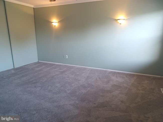 Building Photo - 403 Roberts Ln