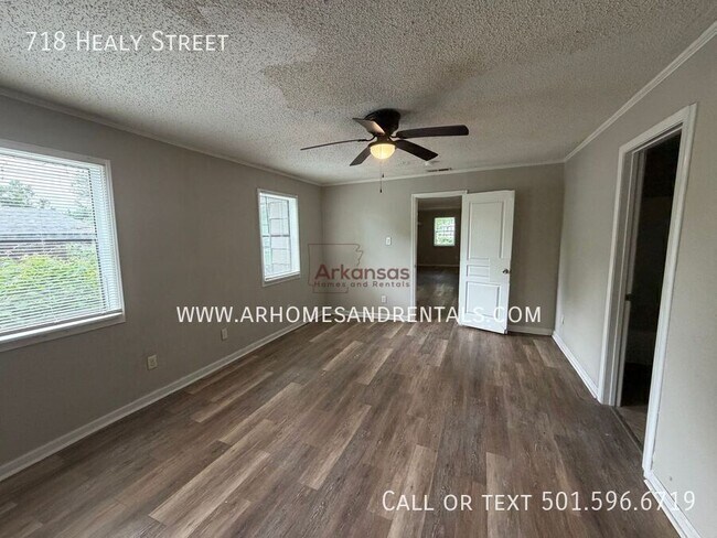 Building Photo - 718 Healy St