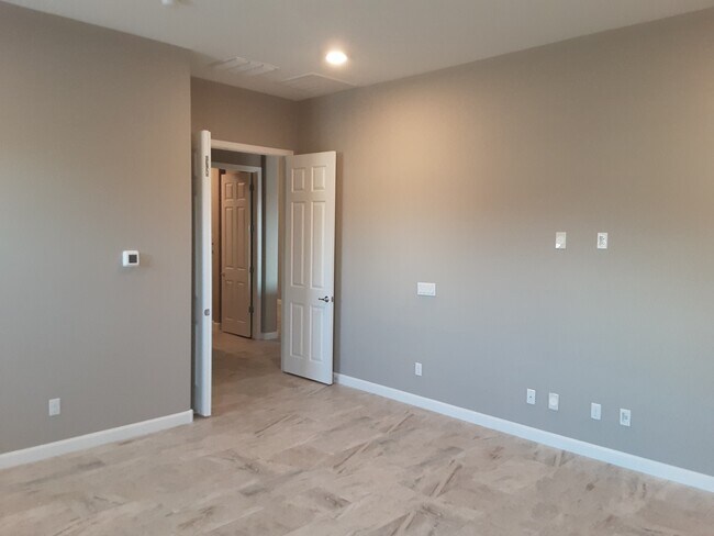 Building Photo - 9350 W Lone Cougar Way