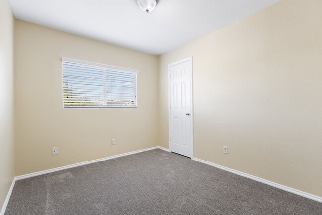 Building Photo - Charming Home Awaits: Spacious & Modern Living in a Prime Location