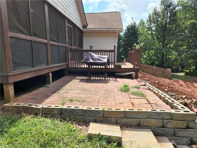 Building Photo - 5143 Ponderosa Farm Rd