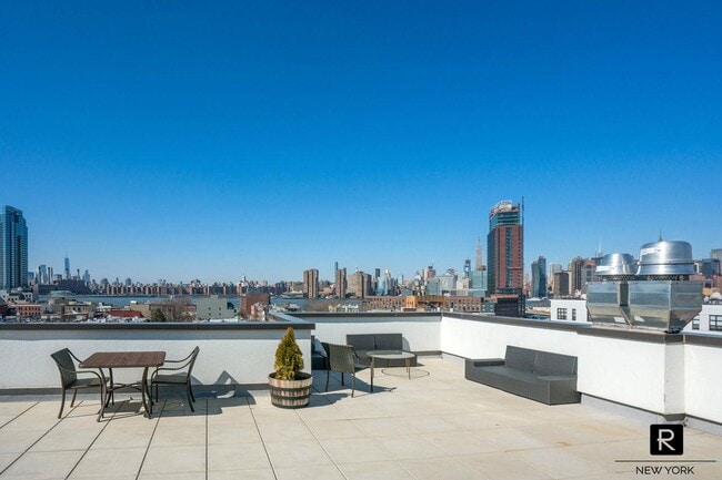 Building Photo - 1059 Manhattan Ave