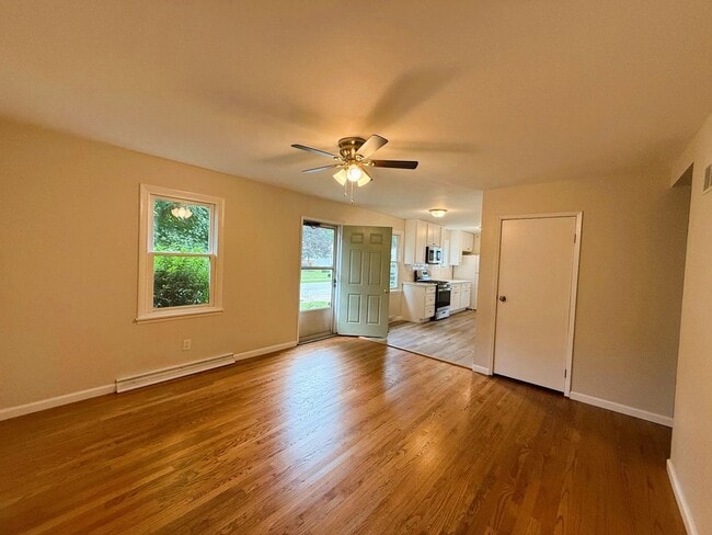 Building Photo - Fully Rehabbed 3 bedroom, 1 bathroom Renta...