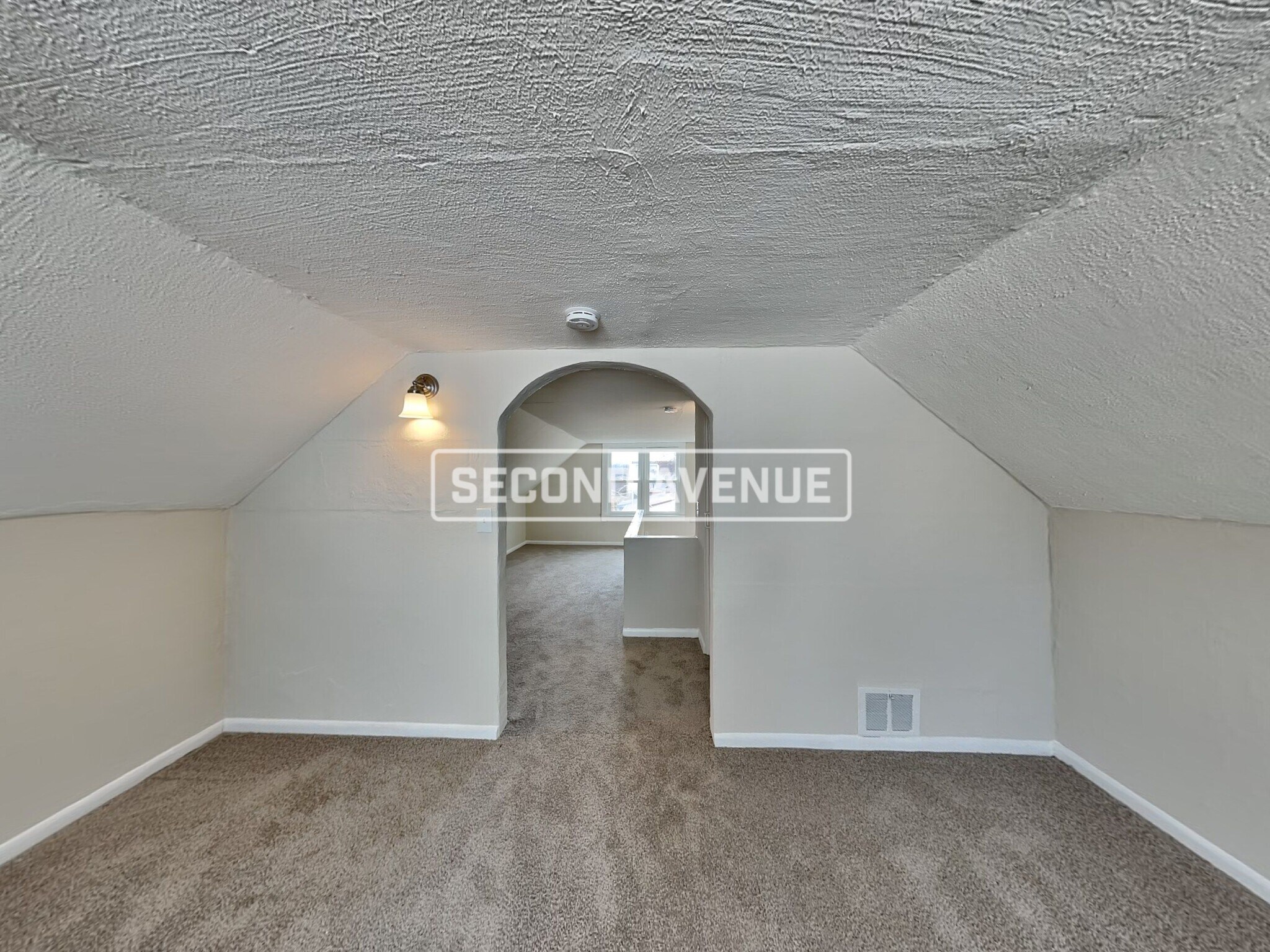 Building Photo - 536 E Epworth Ave