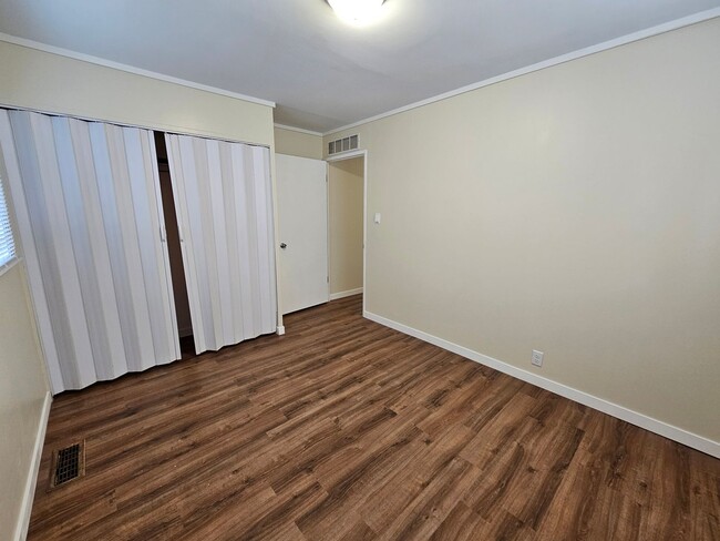 Building Photo - Newly Renovated 3 bed, 1 bath, McKinley Te...