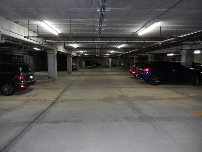 Building Photo - 850 Village Center Dr