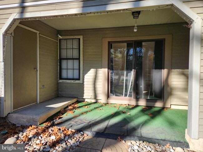 Building Photo - 5 Summit Ct