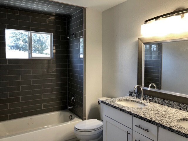 Building Photo - 717 Oblate Dr