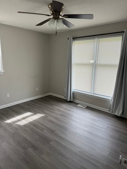 Building Photo - 105 Marcus Dr