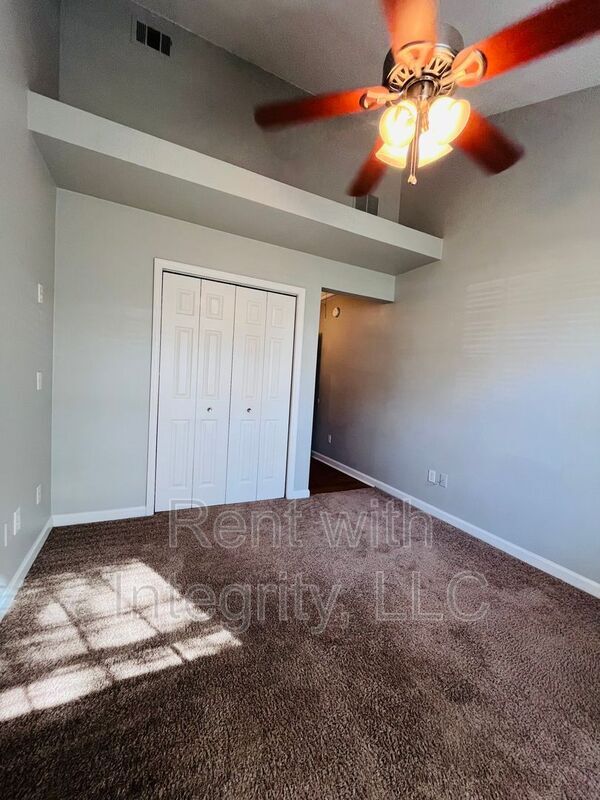 Building Photo - 315 E Jennings St