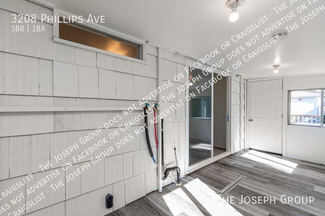 Building Photo - 3208 Phillips Ave