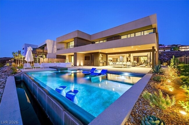 Building Photo - 807 Magnum Cliff Ct
