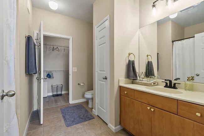 Building Photo - Midtown Village 2 Bed 2 Bath Condo! Available June 1st!