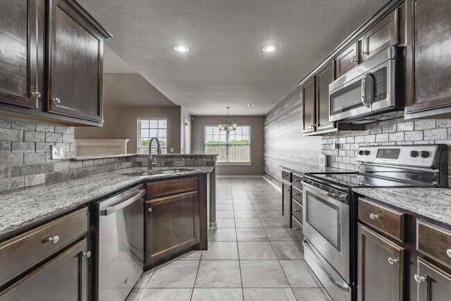 Building Photo - Modern 3-Bed Home in Prime Springdale Location