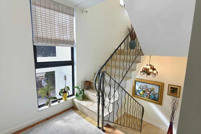 Building Photo - 250 S Ocean Blvd