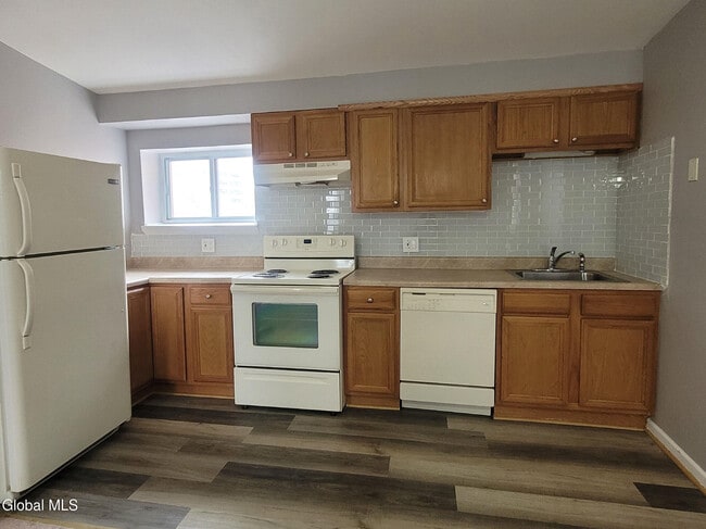 Building Photo - 68 Morris St