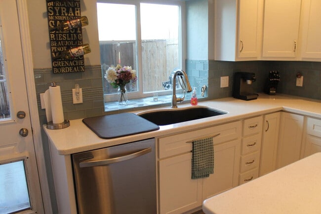 Building Photo - 4901 E Kelton Ln