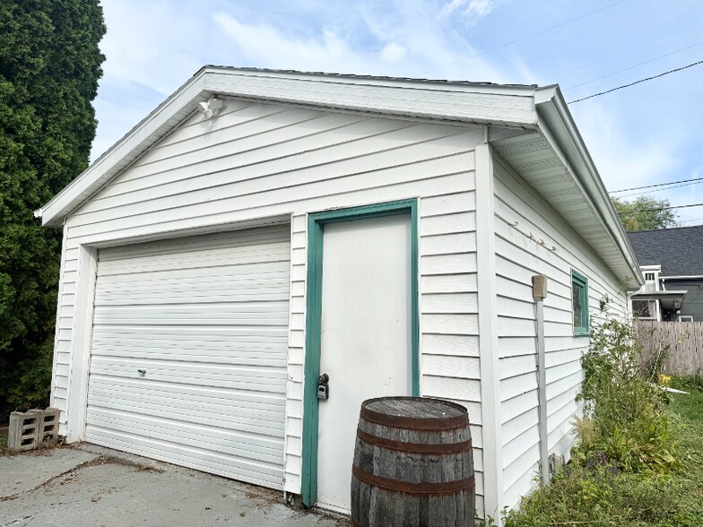 Building Photo - 521 North St