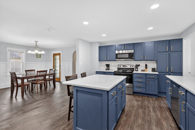 Building Photo - 430 N Linden St