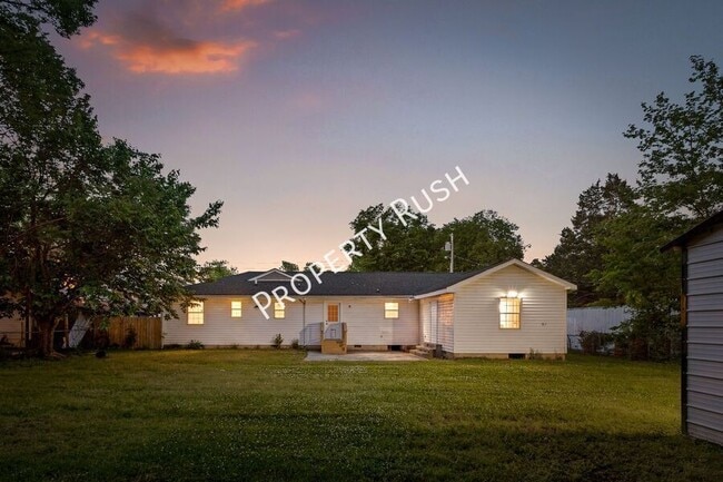 Building Photo - 3404 Frawley St
